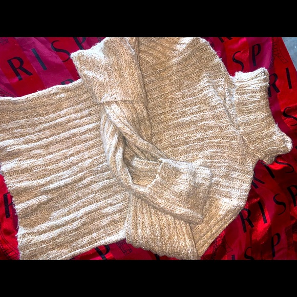 Cute warm sweater - Picture 1 of 3